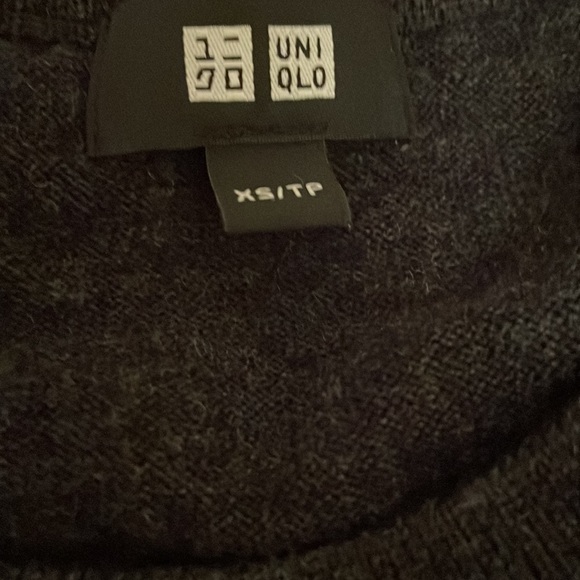 Mens size xs uniqlo greyish/black wool long sleeve sweater. Lightweight. - Picture 2 of 6